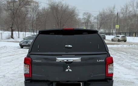 Mitsubishi L200 IV рестайлинг, 2019 год, 3 300 000 рублей, 6 фотография