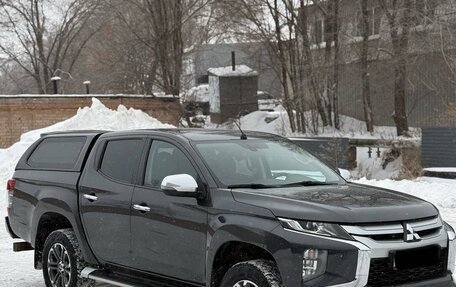 Mitsubishi L200 IV рестайлинг, 2019 год, 3 300 000 рублей, 3 фотография