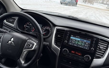 Mitsubishi L200 IV рестайлинг, 2019 год, 3 300 000 рублей, 13 фотография