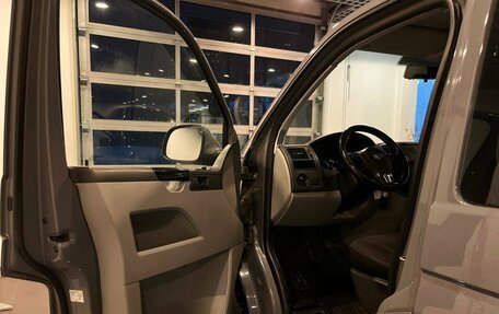 Volkswagen Caravelle T5, 2010 год, 1 650 000 рублей, 16 фотография