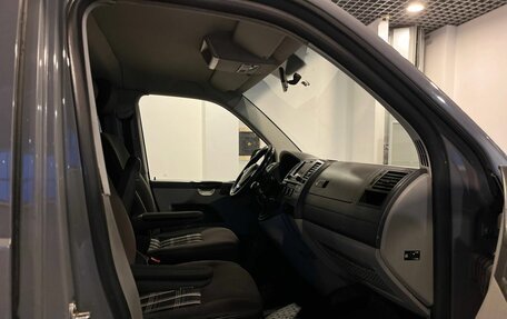 Volkswagen Caravelle T5, 2010 год, 1 650 000 рублей, 21 фотография