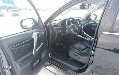 Mitsubishi Pajero Sport III рестайлинг, 2016 год, 2 980 000 рублей, 7 фотография