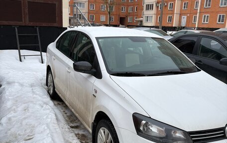 Volkswagen Polo VI (EU Market), 2013 год, 750 000 рублей, 2 фотография