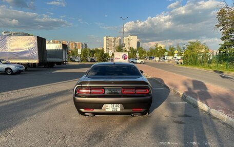 Dodge Challenger III рестайлинг 2, 2019 год, 1 650 000 рублей, 10 фотография