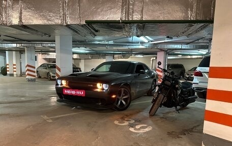 Dodge Challenger III рестайлинг 2, 2019 год, 1 650 000 рублей, 3 фотография