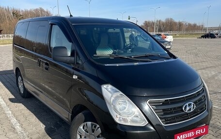 Hyundai H-1 II рестайлинг, 2013 год, 1 650 000 рублей, 2 фотография