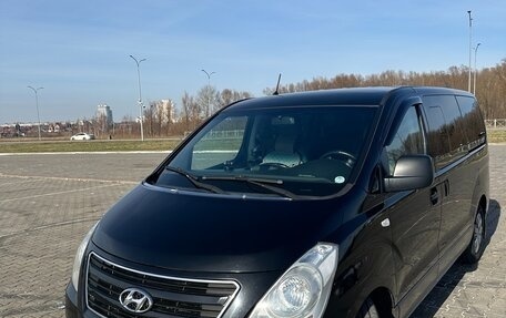 Hyundai H-1 II рестайлинг, 2013 год, 1 650 000 рублей, 1 фотография