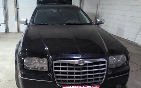 Chrysler 300C II, 2005 год, 650 000 рублей, 1 фотография