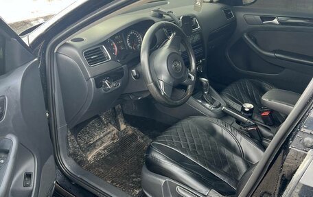 Volkswagen Jetta VI, 2012 год, 750 000 рублей, 2 фотография