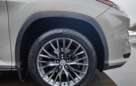 Lexus RX IV рестайлинг, 2017 год, 3 900 000 рублей, 26 фотография