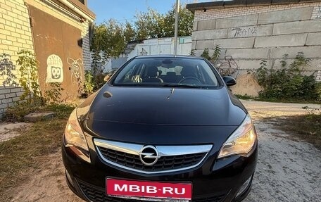 Opel Astra J, 2011 год, 750 000 рублей, 1 фотография