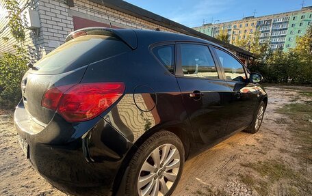 Opel Astra J, 2011 год, 750 000 рублей, 2 фотография