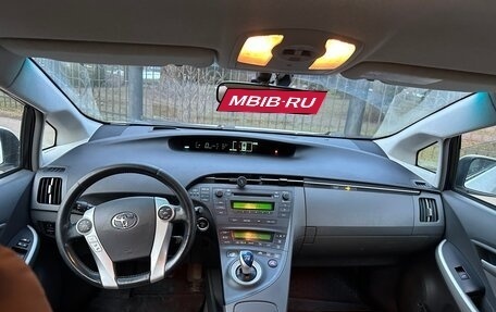 Toyota Prius, 2010 год, 1 090 000 рублей, 3 фотография
