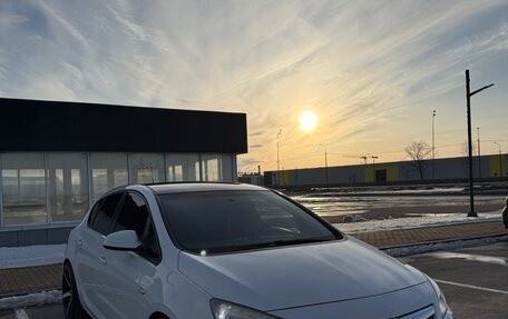 Opel Astra J, 2011 год, 880 000 рублей, 2 фотография