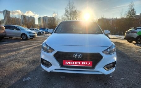 Hyundai Solaris II рестайлинг, 2017 год, 650 000 рублей, 1 фотография