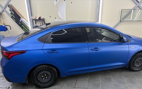 Hyundai Solaris II рестайлинг, 2017 год, 1 000 000 рублей, 3 фотография