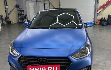 Hyundai Solaris II рестайлинг, 2017 год, 1 000 000 рублей, 2 фотография