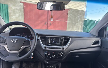 Hyundai Solaris II рестайлинг, 2017 год, 1 150 000 рублей, 9 фотография