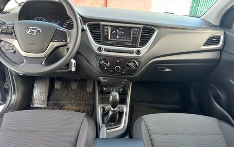 Hyundai Solaris II рестайлинг, 2017 год, 1 150 000 рублей, 10 фотография