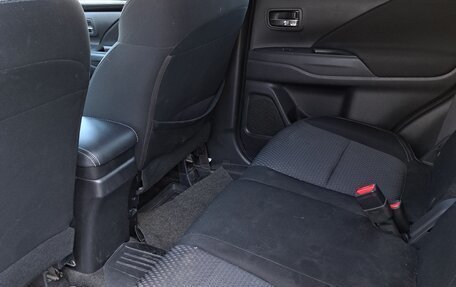 Mitsubishi Outlander III рестайлинг 3, 2018 год, 1 950 000 рублей, 3 фотография