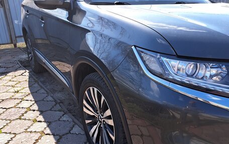 Mitsubishi Outlander III рестайлинг 3, 2018 год, 1 950 000 рублей, 5 фотография