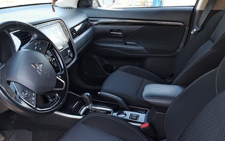 Mitsubishi Outlander III рестайлинг 3, 2018 год, 1 950 000 рублей, 4 фотография