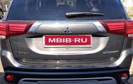 Mitsubishi Outlander III рестайлинг 3, 2018 год, 1 950 000 рублей, 7 фотография