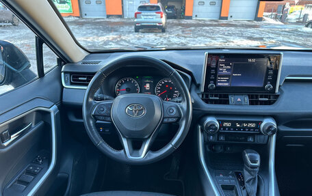 Toyota RAV4, 2021 год, 3 600 000 рублей, 10 фотография