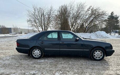 Mercedes-Benz E-Класс, 1997 год, 590 000 рублей, 3 фотография