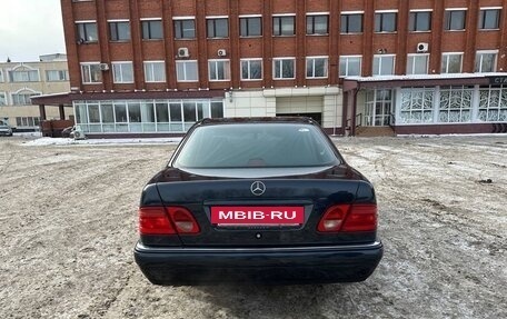 Mercedes-Benz E-Класс, 1997 год, 590 000 рублей, 5 фотография