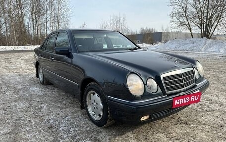 Mercedes-Benz E-Класс, 1997 год, 590 000 рублей, 2 фотография