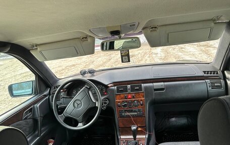 Mercedes-Benz E-Класс, 1997 год, 590 000 рублей, 11 фотография