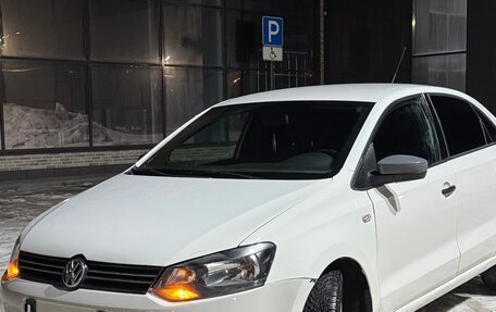 Volkswagen Polo VI (EU Market), 2010 год, 450 000 рублей, 2 фотография