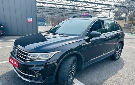 Volkswagen Tiguan II, 2021 год, 3 650 000 рублей, 1 фотография
