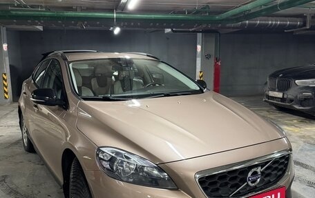 Volvo V40 Cross Country I, 2014 год, 1 600 000 рублей, 2 фотография