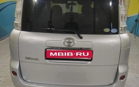 Toyota Sienta I, 2011 год, 925 000 рублей, 2 фотография