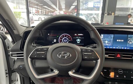 Hyundai Elantra, 2022 год, 1 570 000 рублей, 12 фотография