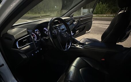 Toyota Camry, 2018 год, 1 700 000 рублей, 8 фотография