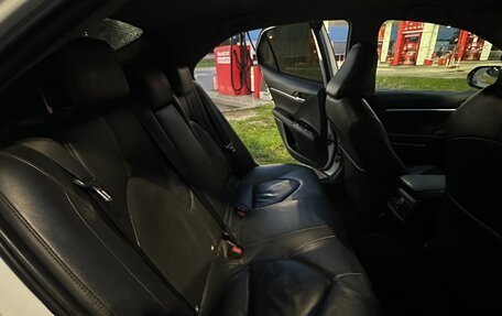 Toyota Camry, 2018 год, 1 700 000 рублей, 10 фотография