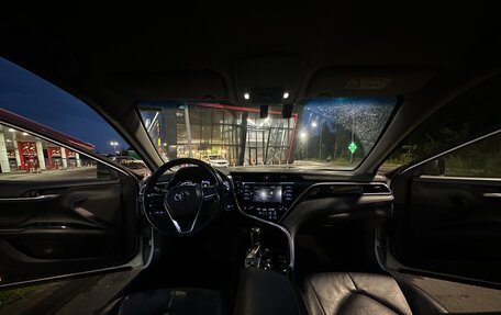 Toyota Camry, 2018 год, 1 700 000 рублей, 13 фотография