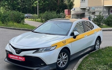 Toyota Camry, 2018 год, 1 700 000 рублей, 2 фотография
