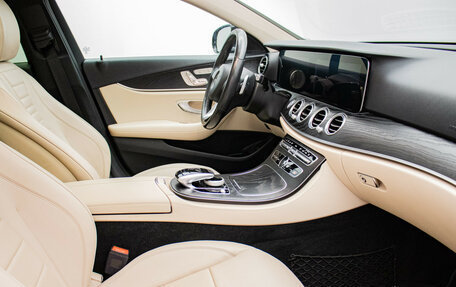 Mercedes-Benz E-Класс, 2017 год, 3 390 000 рублей, 9 фотография