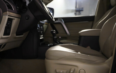 Toyota Land Cruiser Prado 150 рестайлинг 2, 2018 год, 4 649 000 рублей, 28 фотография
