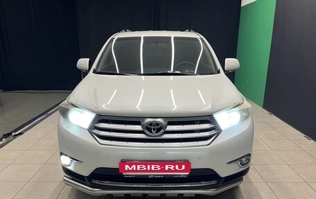 Toyota Highlander III, 2013 год, 2 300 000 рублей, 2 фотография