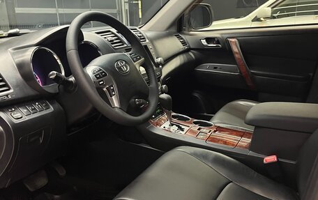 Toyota Highlander III, 2013 год, 2 300 000 рублей, 8 фотография