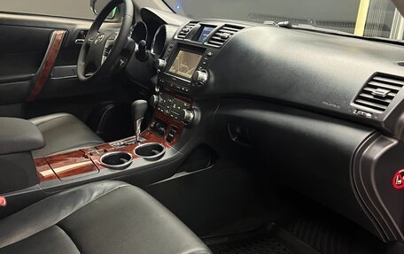 Toyota Highlander III, 2013 год, 2 300 000 рублей, 19 фотография