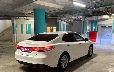 Toyota Camry, 2022 год, 2 800 000 рублей, 5 фотография