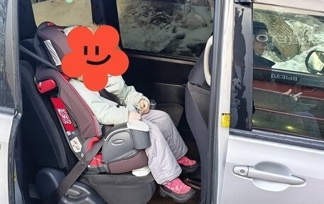 Toyota Noah III, 2011 год, 1 550 000 рублей, 10 фотография