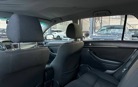 Toyota Avensis III рестайлинг, 2003 год, 799 900 рублей, 11 фотография