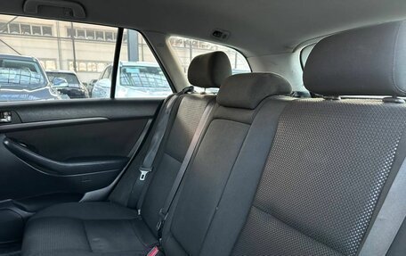 Toyota Avensis III рестайлинг, 2003 год, 799 900 рублей, 12 фотография